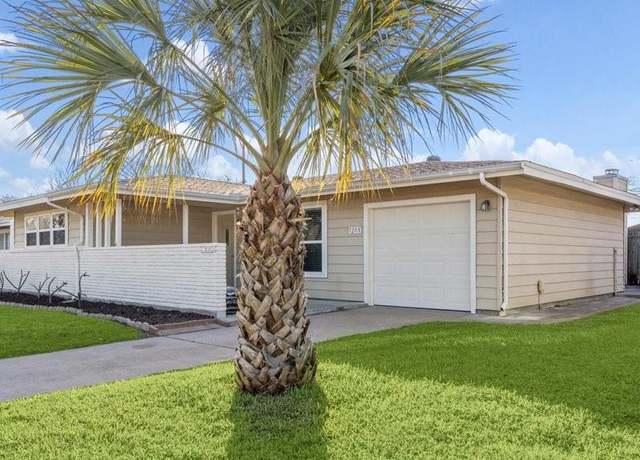 Property at 7205 Yucca Dr, Galveston, TX 77551, 4 beds, 2 baths