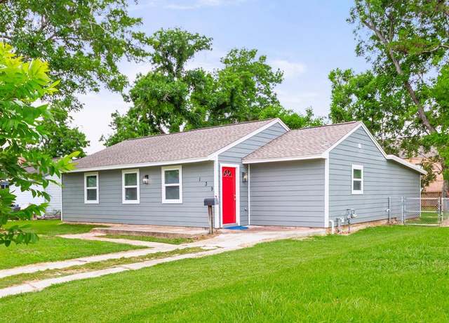 Property at 139 Holly St, Lake Jackson, TX 77566, 4 beds, 2 baths
