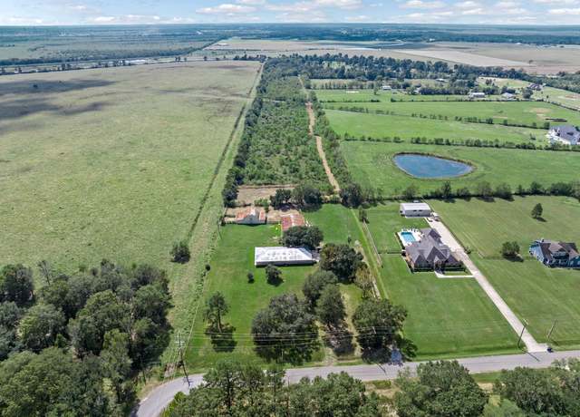 Property at 3030 Moore Rd, Beaumont, TX 77713, 3 beds, 2.5 baths