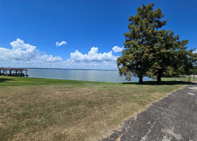 Property at 206 Tallow St, Onalaska, TX 77360, 2 beds, 1 bath
