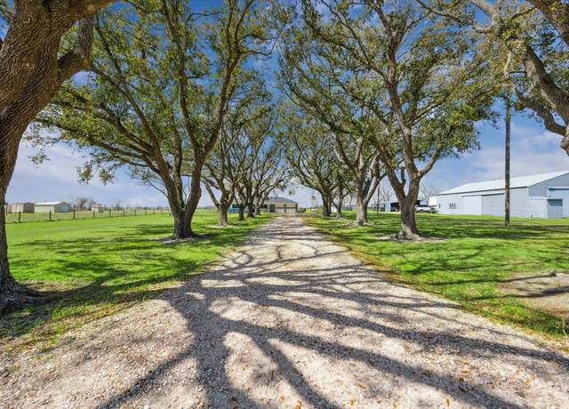 Property at 625 County Road 340, Angleton, TX 77515, 3 beds, 2 baths