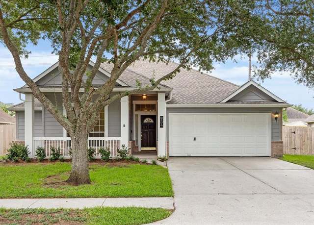Property at 934 Mystic Village Ln, Seabrook, TX 77586, 3 beds, 2 baths