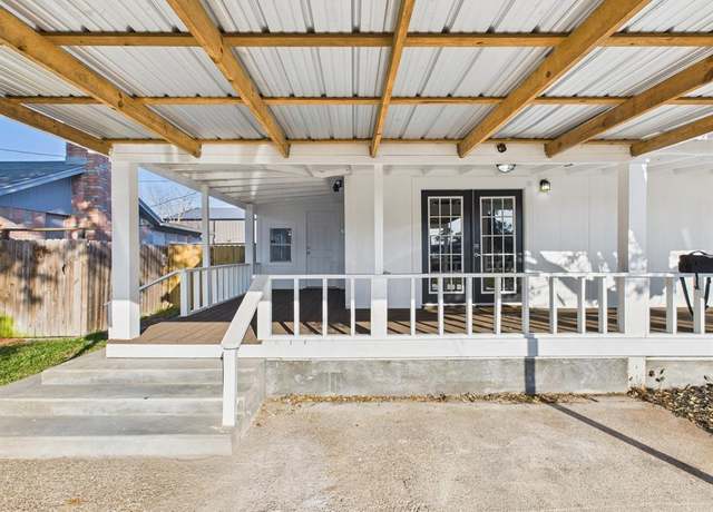 Property at 314 S 7th St, Rockport, TX 78382, 3 beds, 2 baths