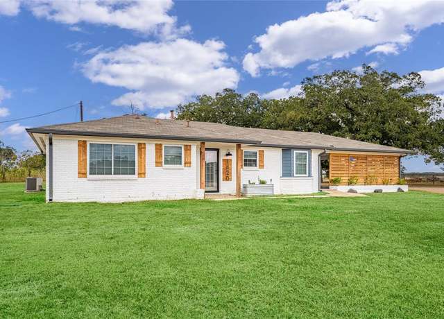 Property at 1620 W US Highway 290, Carmine, TX 78932, 3 beds, 1.5 baths