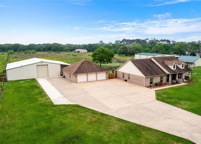 Property at 2224 County Road 660b, Danbury, TX 77534, 3 beds, 2.5 baths