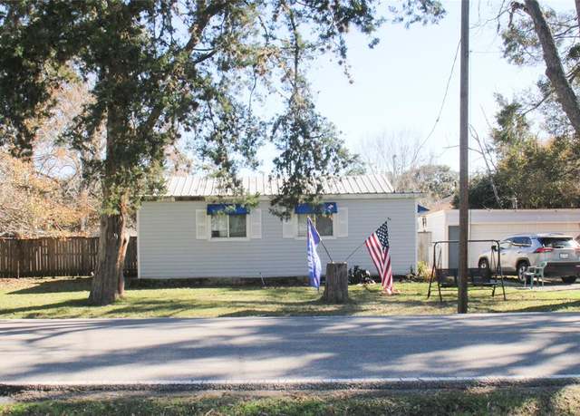 Property at 218 N Ormsby St, Alvin, TX 77511, 3 beds, 2 baths