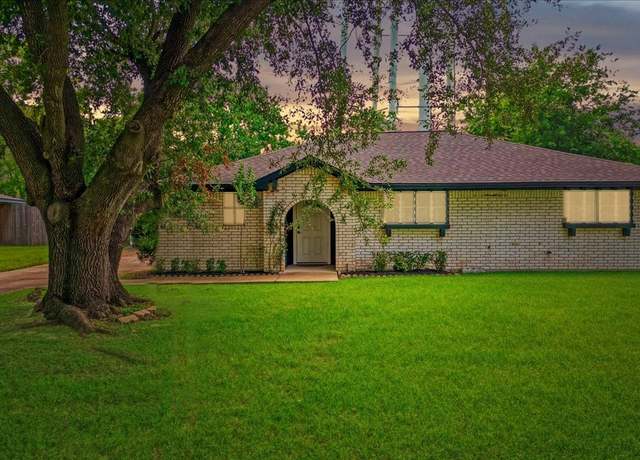 Property at 5003 Camden Ln, Pearland, TX 77584, 3 beds, 2 baths