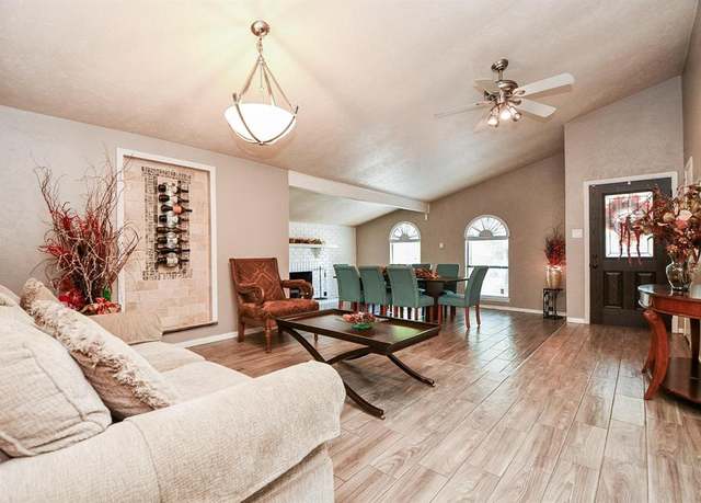 Property at 15602 Camino Del Sol Dr, Houston, TX 77083, 3 beds, 2 baths