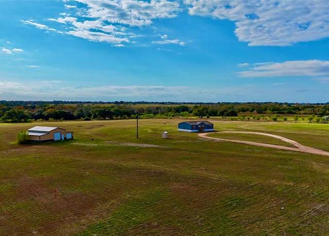 Property at 2733 Fm 318 E, Yoakum, TX 77995, 3 beds, 2 baths