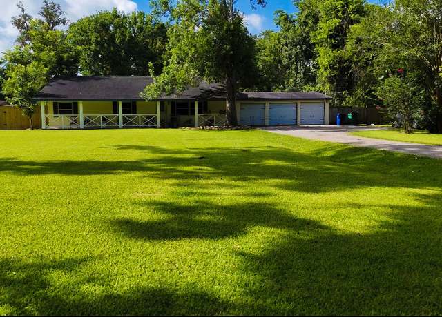 Property at 141 Cypress Dr, Richwood, TX 77531, 3 beds, 2 baths