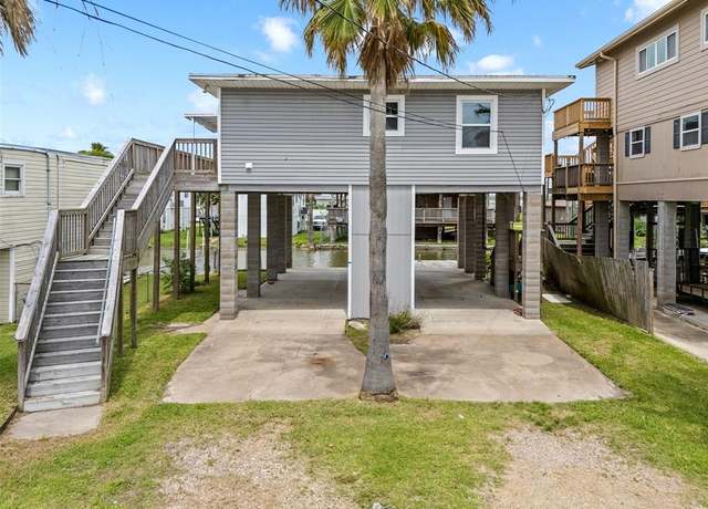 Property at 21 Edgewater St, Hitchcock, TX 77563, 3 beds, 2 baths