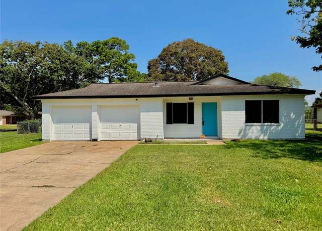 Property at 716 Circle Way, Alvin, TX 77511, 3 beds, 1.5 baths