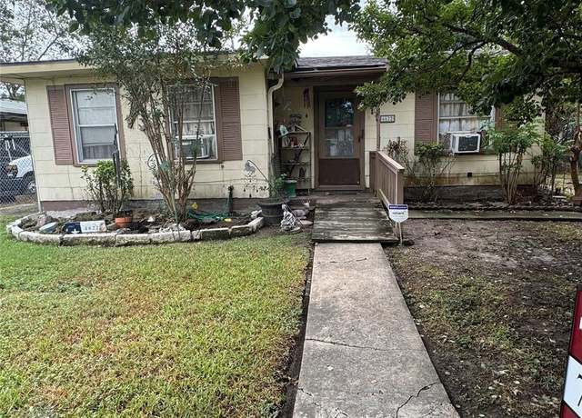 Property at 6622 Moss Rose St, Houston, TX 77087, 3 beds, 2.5 baths