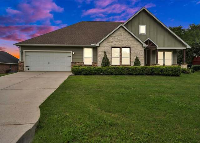 Property at 1176 Cedar Ln, Montgomery, TX 77316, 4 beds, 2 baths