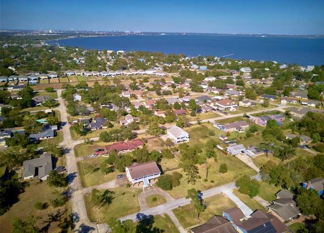 Property at 518 Seagrove St, Shoreacres, TX 77571, 4 beds, 3.5 baths