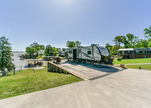 Property at 321 E Woodland Shores Dr, Point Blank, TX 77364