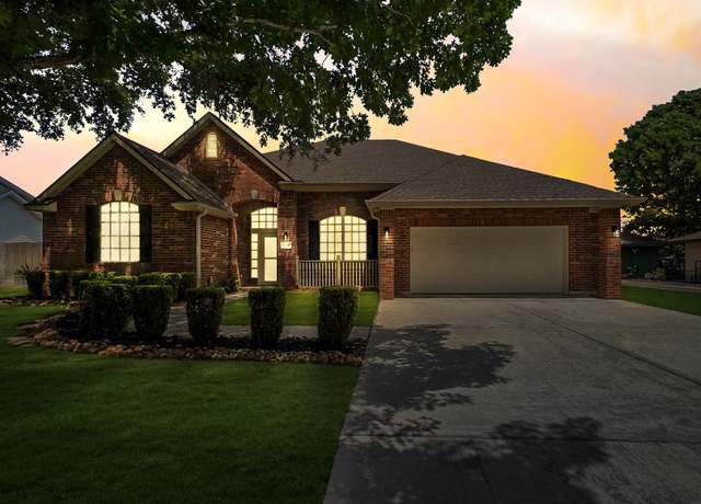Property at 8931 Pine Shores Dr, Humble, TX 77346, 4 beds, 2.5 baths