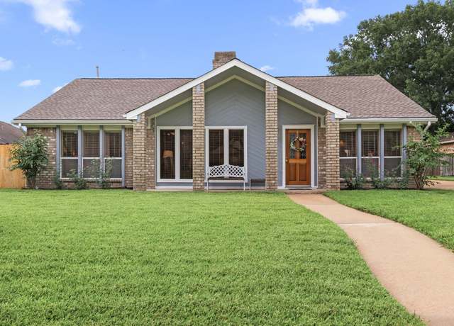 Property at 815 Millpond Dr, Sugar Land, TX 77498, 3 beds, 2 baths