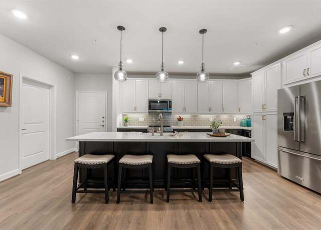 Property at 6804 Westview Dr #1408, Houston, TX 77055, 2 beds, 2 baths