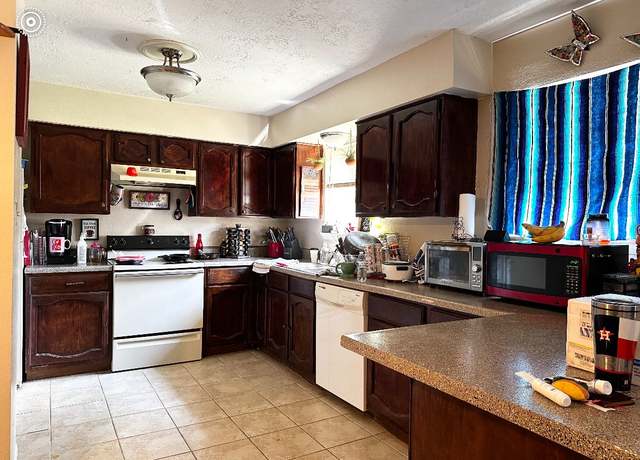 Property at 6222 Brookgate Dr, Spring, TX 77373, 3 beds, 2 baths