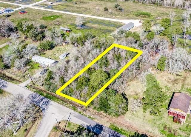 Property at 403 Snug Harbor Dr, Liverpool, TX 77577