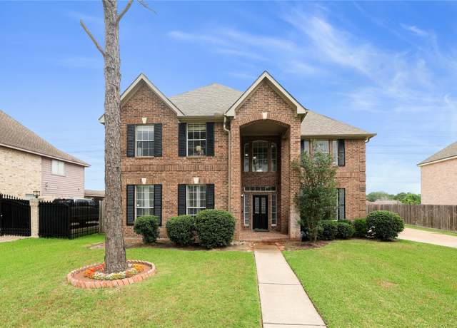 Property at 14314 Strutton Dr, Sugar Land, TX 77498, 5 beds, 2.5 baths