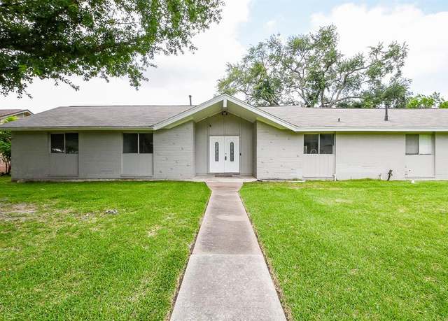 Property at 406 Shadylawn St, Shoreacres, TX 77571, 3 beds, 2 baths