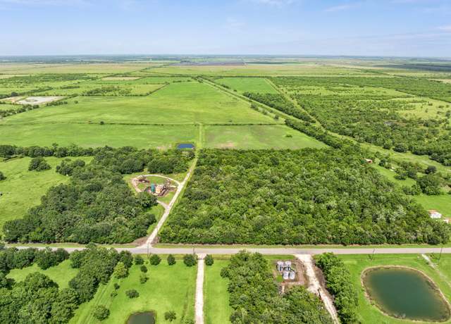 Property at 20499 Englin Rd, Winnie, TX 77665