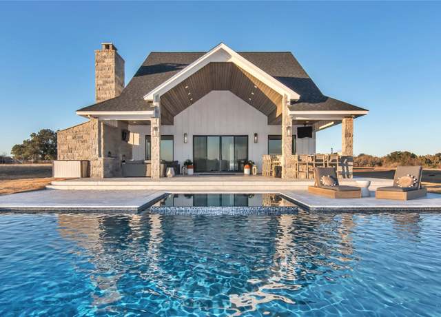 Property at 2122 County Road 324, Yoakum, TX 77995, 2 beds, 1 bath