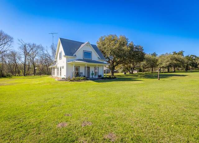 Property at 1320 N Berlin Rd, Brenham, TX 77833, 2 beds, 2.5 baths