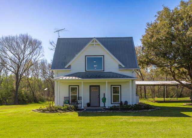 Property at 1320 N Berlin Rd, Brenham, TX 77833, 2 beds, 2.5 baths