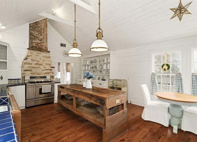 Property at 4925 Main St, Chappell Hill, TX 77426, 1 bed, 1 bath