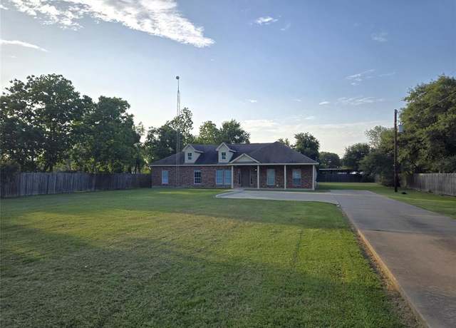 Property at 1944 Hillcroft, Prairie View, TX 77445, 5 beds, 3 baths