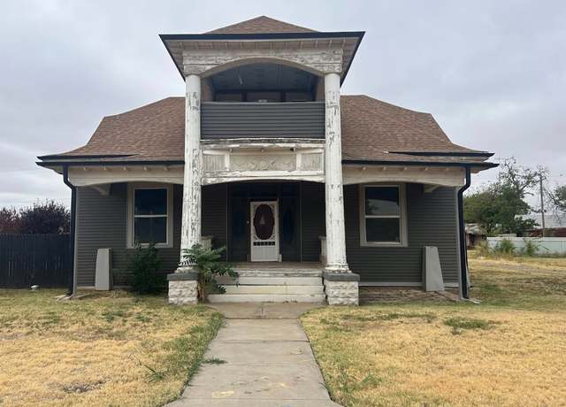 Property at 401 W 7th St, Quanah, TX 79252, 3 beds, 3 baths