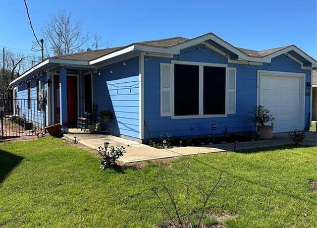Property at 2707 Center St, Waller, TX 77484, 2 beds, 2.5 baths