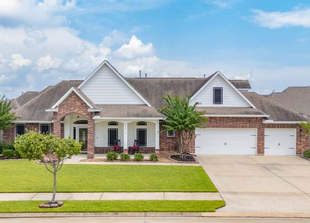 Property at 13914 Belmont Cir, Mont Belvieu, TX 77523, 4 beds, 3 baths