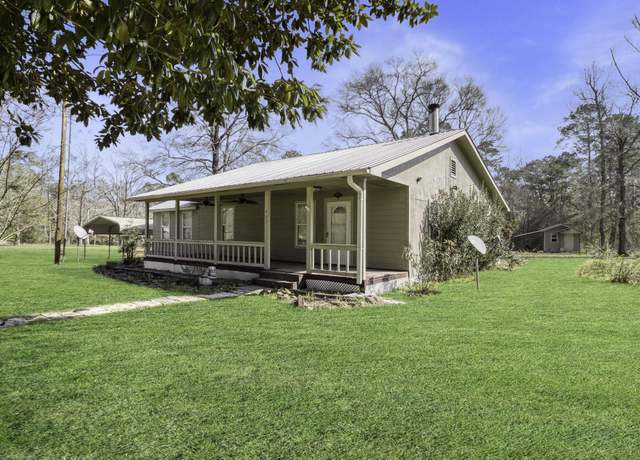 Property at 402 Anderson Rd, Livingston, TX 77351, 3 beds, 2 baths
