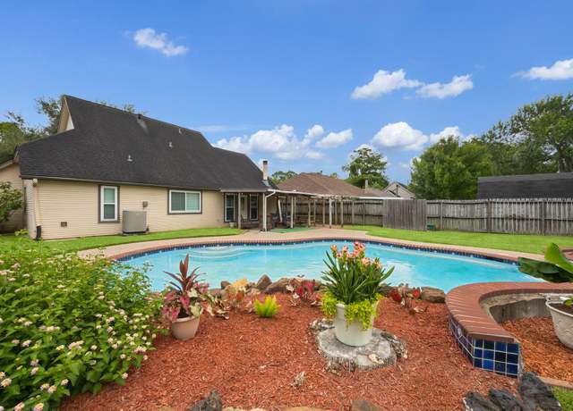 Property at 730 S Illinois Ave, League City, TX 77573, 3 beds, 2.5 baths
