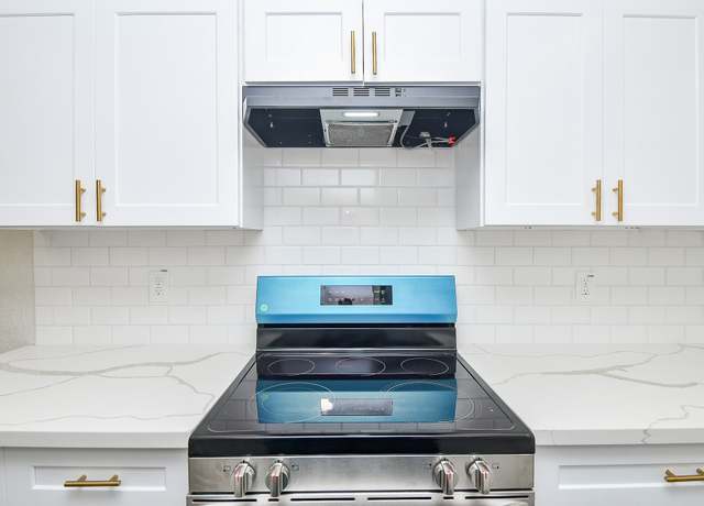 Property at 8702 Brock Park Blvd, Houston, TX 77078, 3 beds, 2 baths