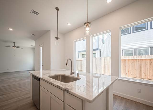 Property at 8917 Covenant Pl, Houston, TX 77055, 3 beds, 2.5 baths