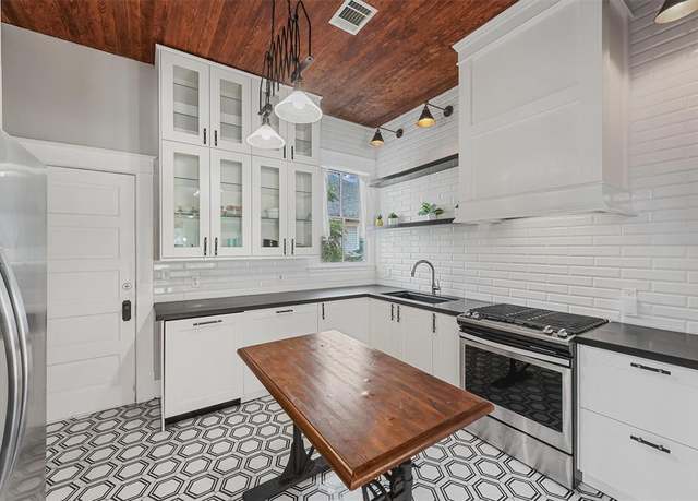 Property at 3628 Avenue O 1/2, Galveston, TX 77550, 3 beds, 3 baths
