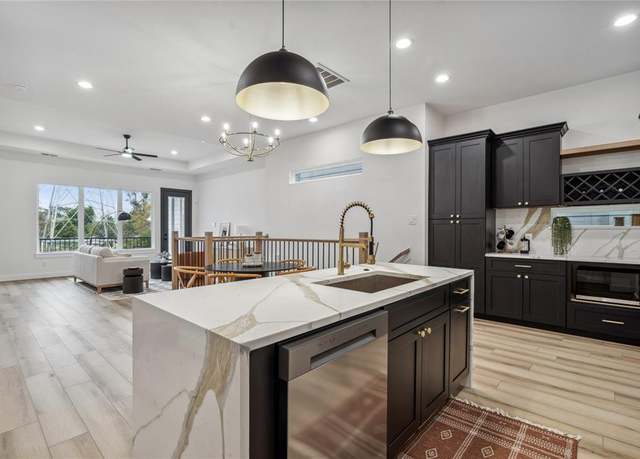 Property at 308 E 36th St, Houston, TX 77018, 3 beds, 2.5 baths