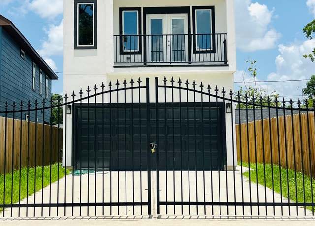 Property at 153 Treasure Dr, Houston, TX 77076, 3 beds, 2.5 baths