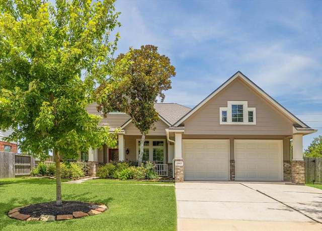 Property at 1902 Boulder Oaks Ln, Sugar Land, TX 77479, 3 beds, 2 baths
