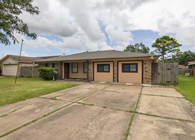 Property at 2105 21st Ave N, Texas City, TX 77590, 4 beds, 1.5 baths