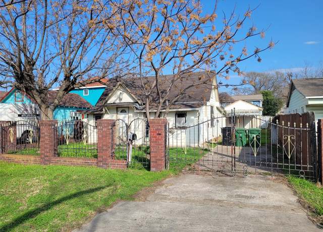 Property at 4512 Siegel St, Houston, TX 77009, 3 beds, 3 baths