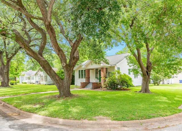 Property at 202 10th Ave N, Texas City, TX 77590, 3 beds, 1 bath