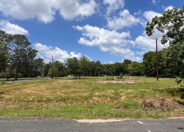 Property at 910 Grace St, El Campo, TX 77437