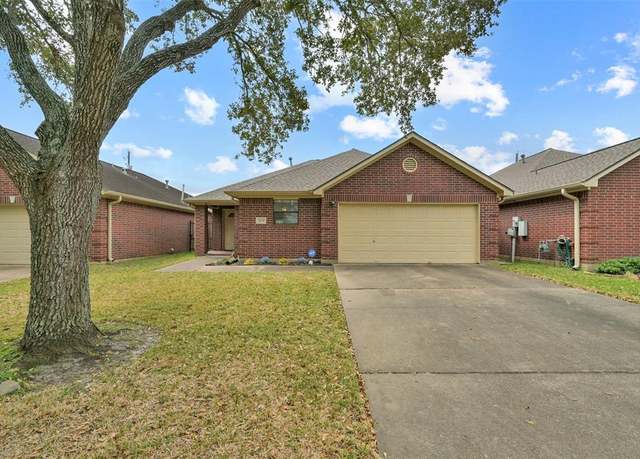 Property at 404 Live Oak Ln, Friendswood, TX 77546, 2 beds, 2 baths