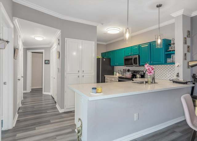 Property at 2111 Welch St Unit B201, Houston, TX 77019, 2 beds, 1 bath